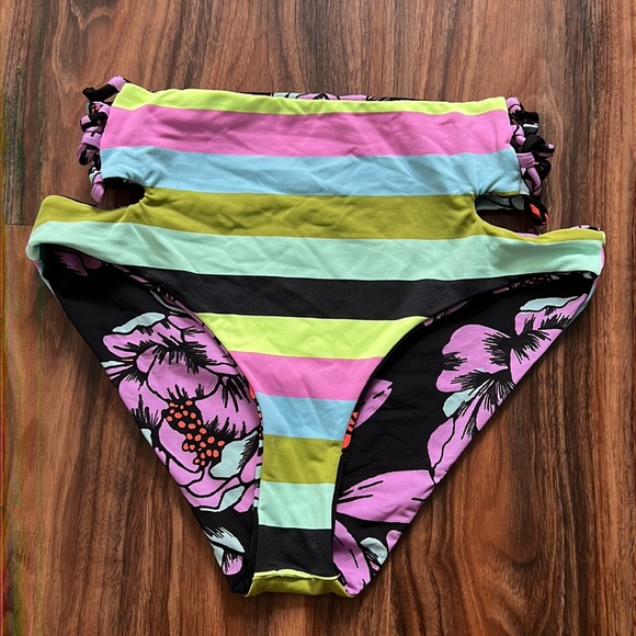 NWOT Maaji Reversible Mauve Moonlight Chorus Bikini Bottom - Picture 11 of 16